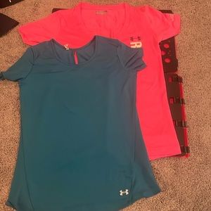 LOT OF 2 UNDER ARMOUR  / HEAT GEAR WORKOUT SHORT SLEEVE SHIRTS